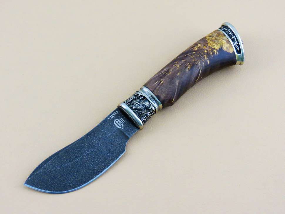 Шкуросъёмный нож «СЕРНА» Х12МФ, кап клена, декор «Олени»
